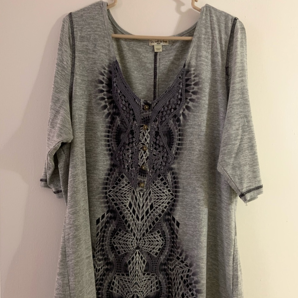 Gray 3/4 sleeved shirt